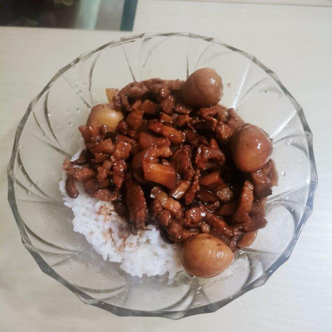 洋葱酥卤肉饭