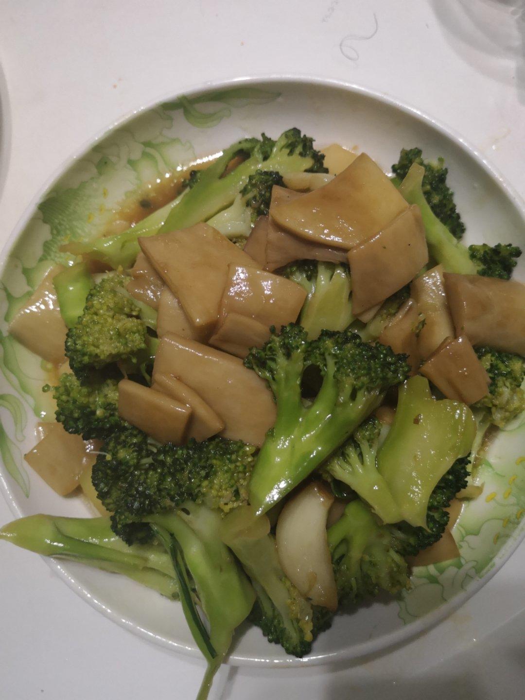 杏鲍菇炒西蓝花(简单健康，不美化)