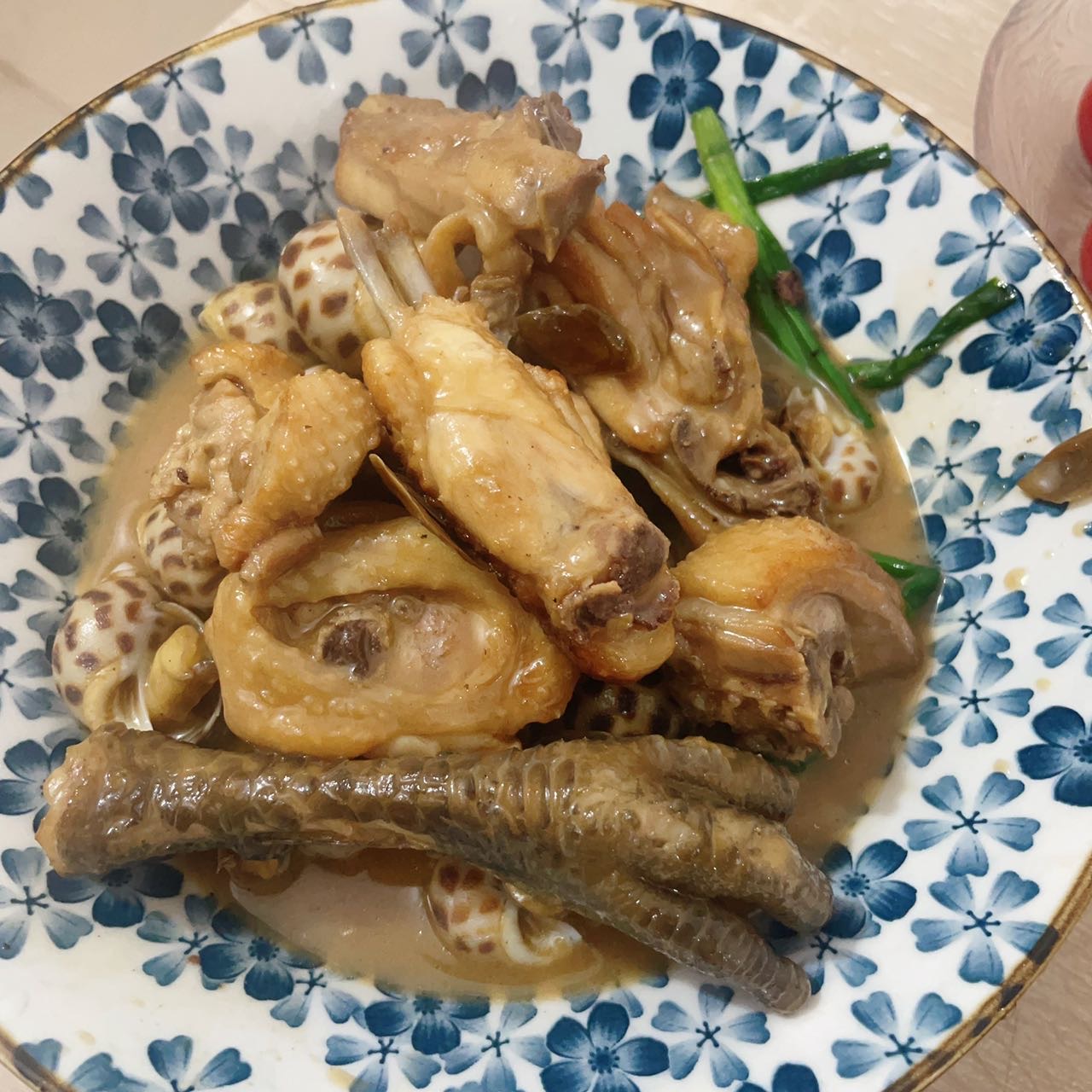 砂锅花螺焖鸡
