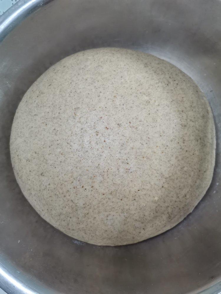 黑全麦波兰种吐司，这么柔软简直怀疑你是个假全麦！