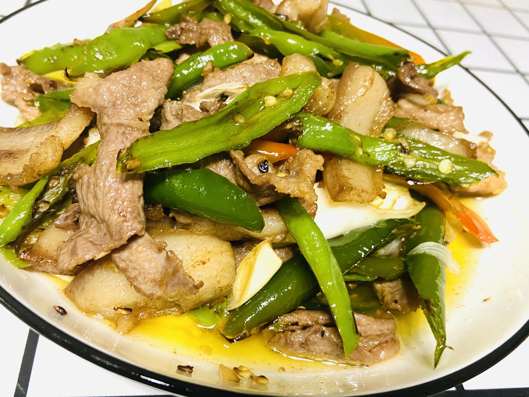 厨师长教你：“小炒肉”的家常做法，家常味很浓郁，先收藏起来