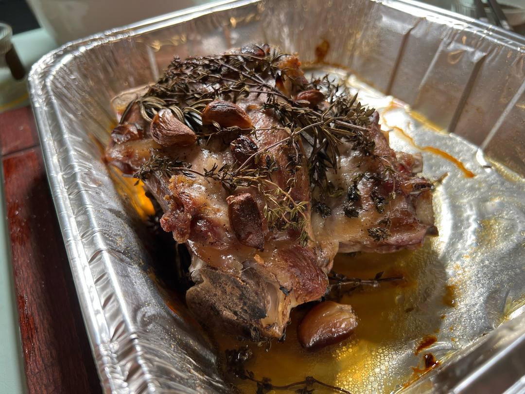 Jamie Oliver 蒜香烤羊肩肉 / roasted lamb shoulder