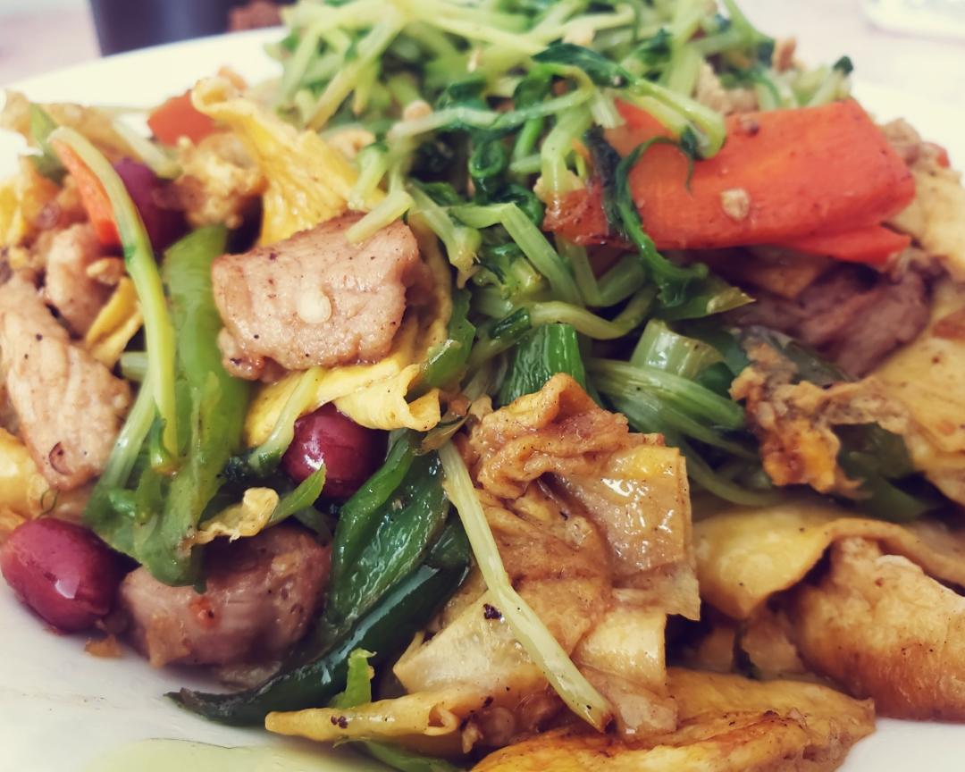 豆苗瘦肉炒鸡蛋皮的做法