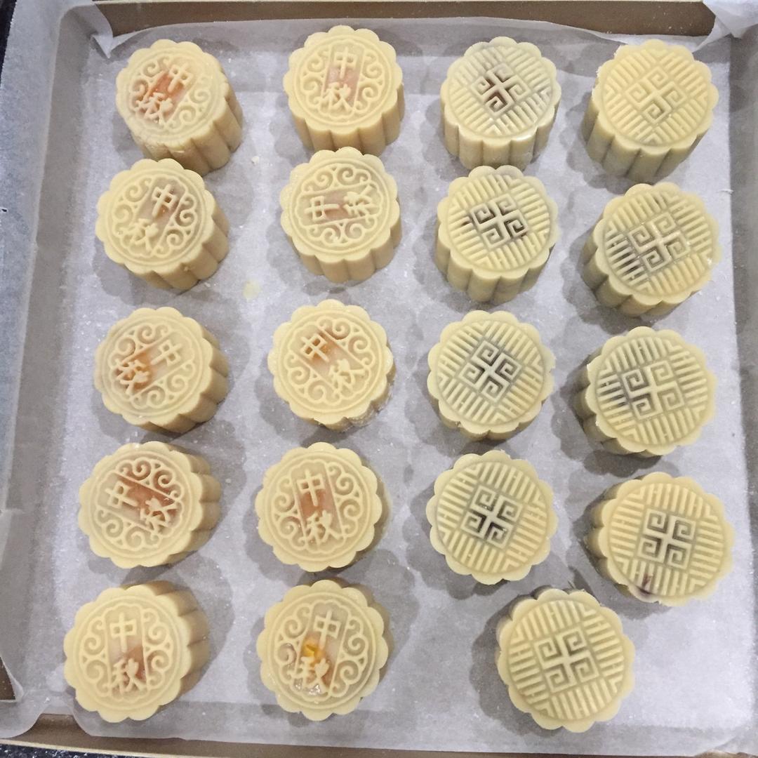 广式月饼—蛋黄莲蓉月饼