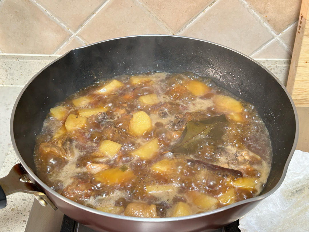 鸡腿炖土豆 上桌秒空盘 汤都喝干了！