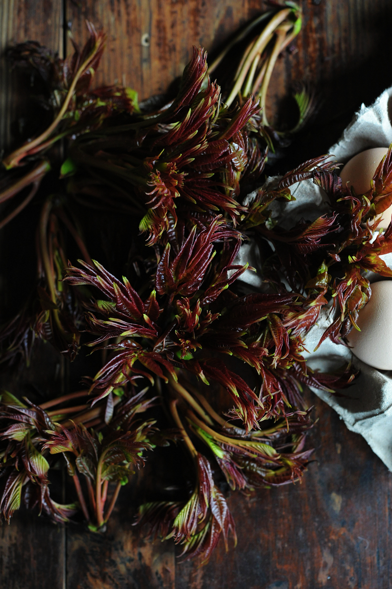 香椿芽摊鸡蛋