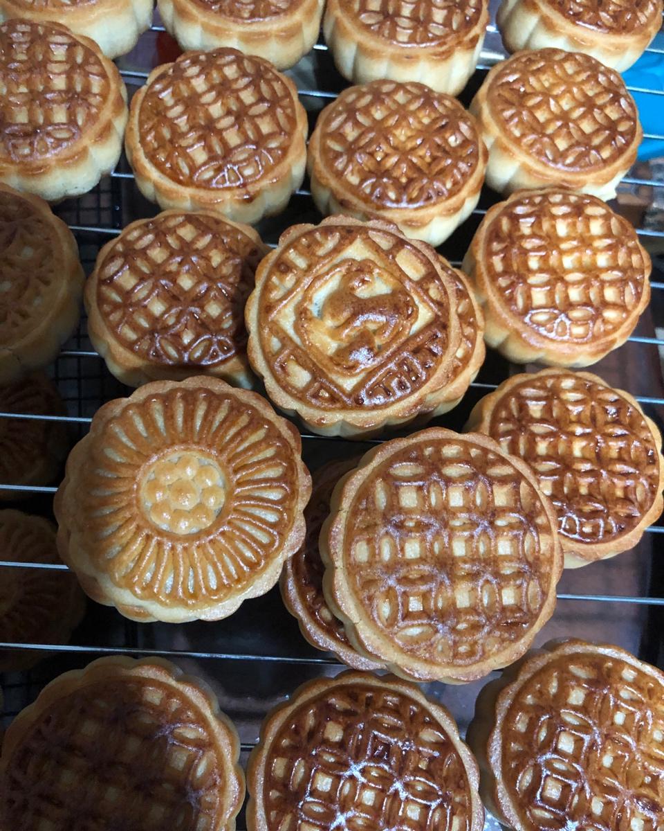 广式月饼—蛋黄莲蓉月饼
