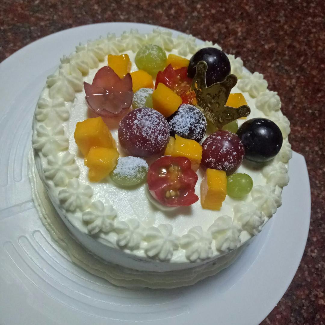 奶油水果装饰蛋糕