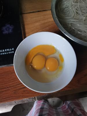 粉丝包菜炒蛋的做法 步骤3