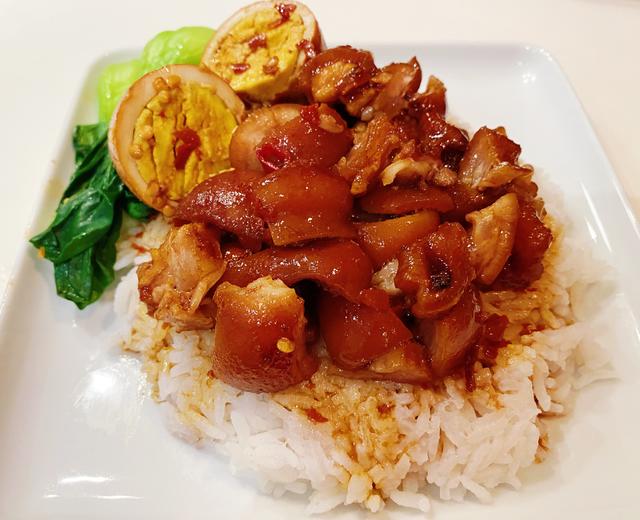 惊艳四座红烧猪脚盖饭的做法