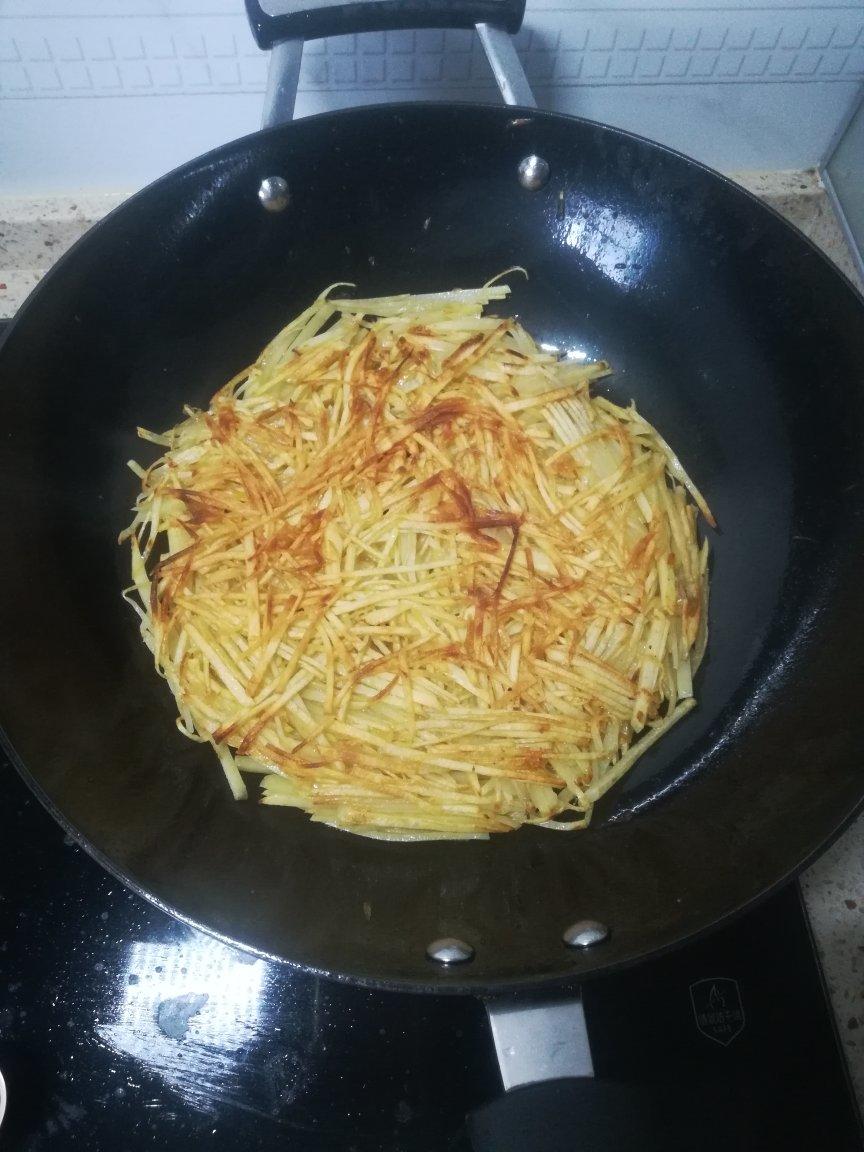 用最平凡的土豆做一道上档次的名菜丨干煸土豆丝 · 圆满素食