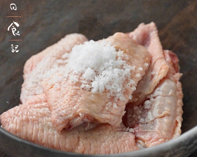 盐腌鸡翅-日食记的做法 步骤1
