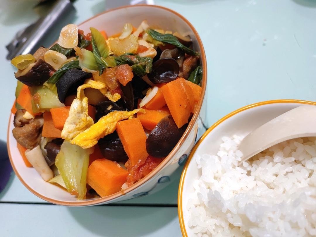 素菜：鸡蛋炒白玉菇木耳
