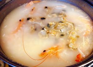 海鲜扇贝香菇粥的做法 步骤7