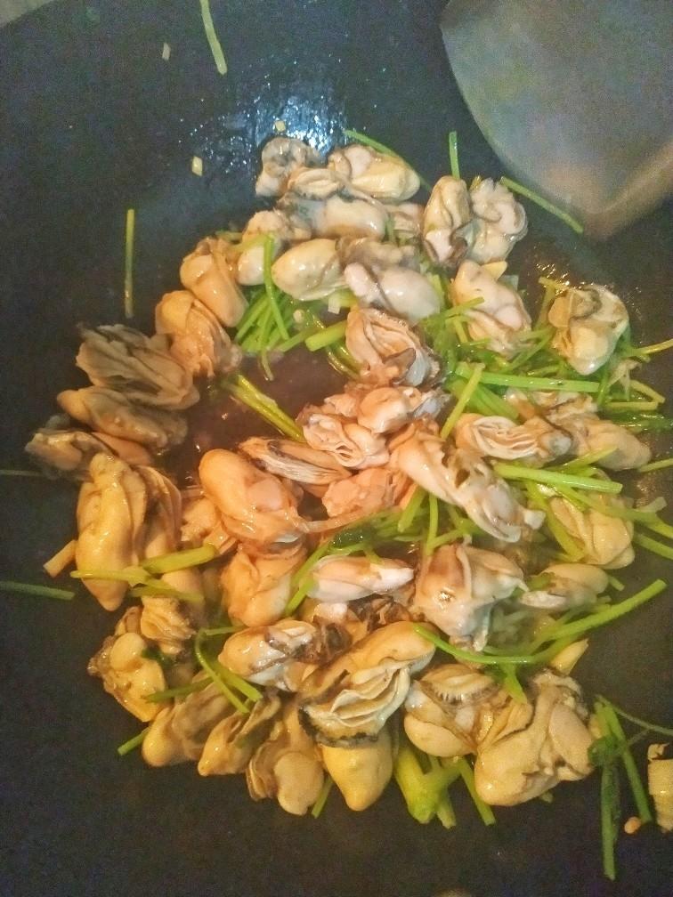 爆炒海蛎子的做法 步骤9