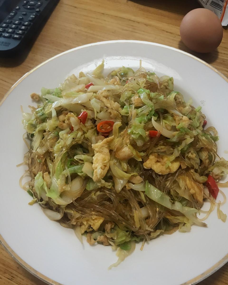 包菜粉丝炒鸡蛋