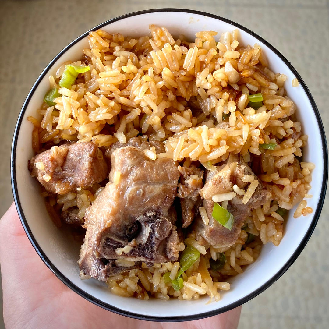 【排骨焖饭】