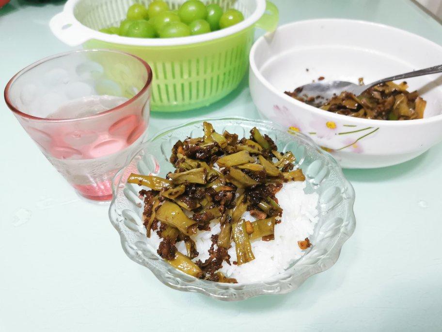 酸豆角炒肉沫