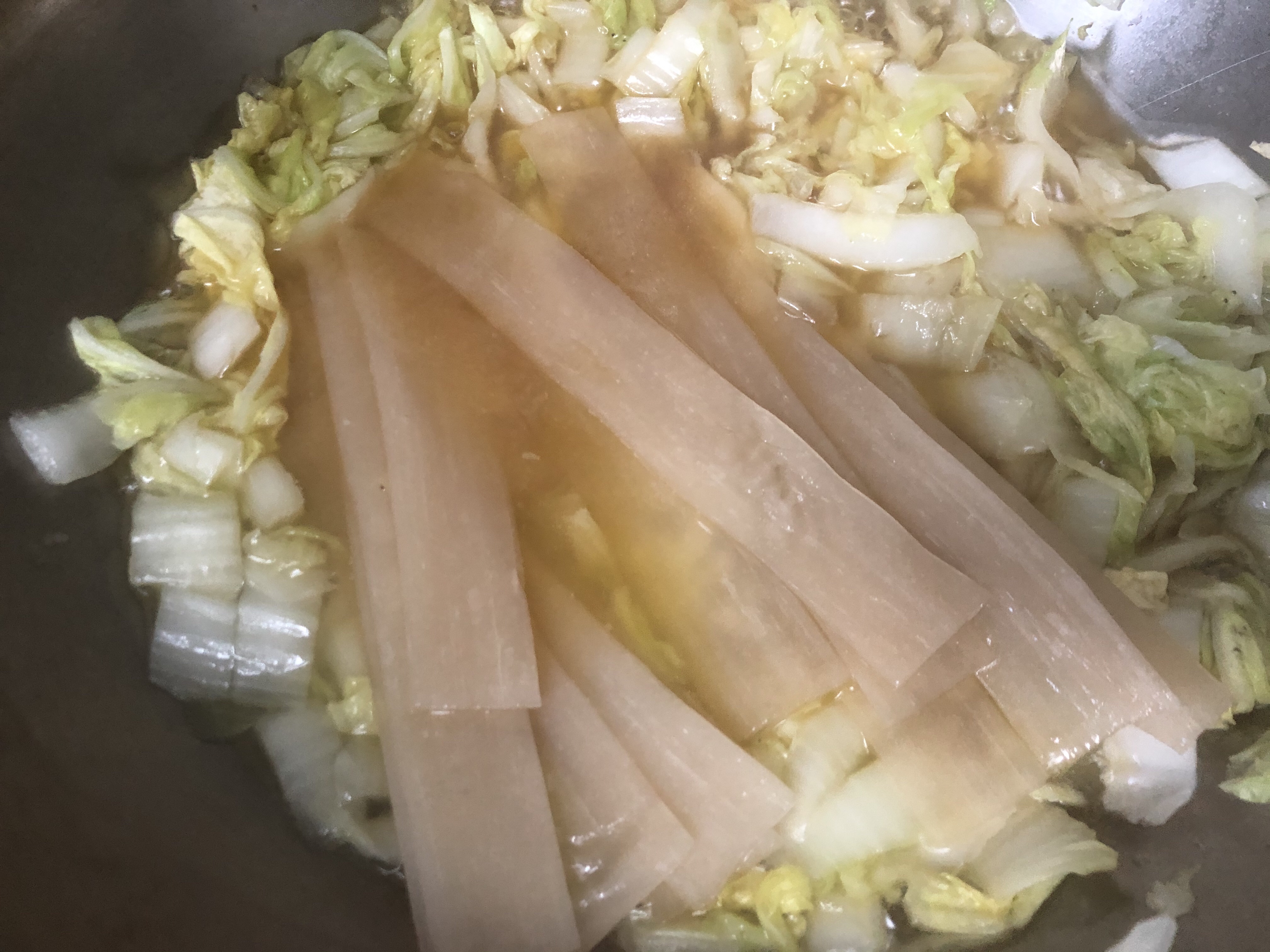 简单快手白菜炖宽粉的做法 步骤3
