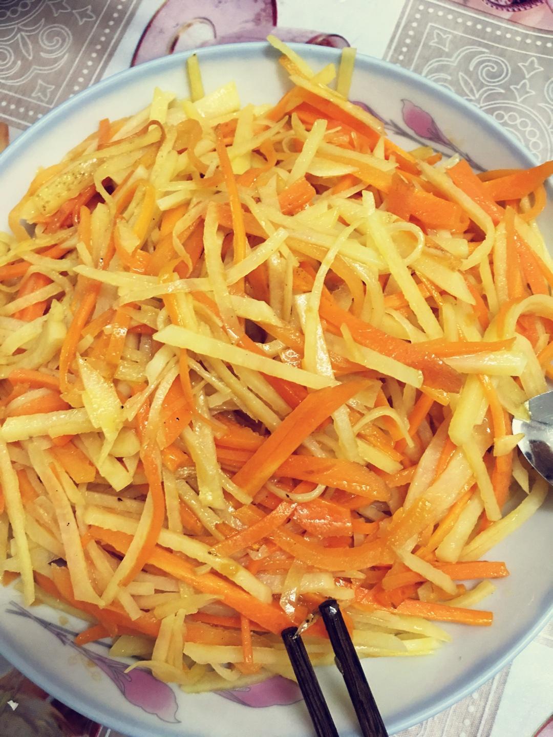 红萝卜土豆丝的做法