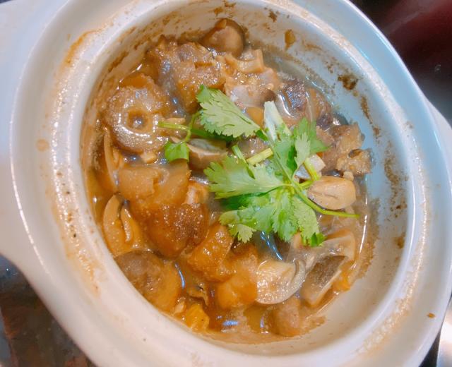 简易砂锅草菇焖海参的做法