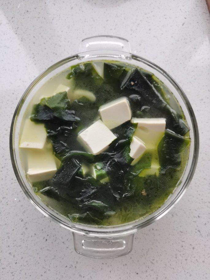 裙带菜豆腐汤