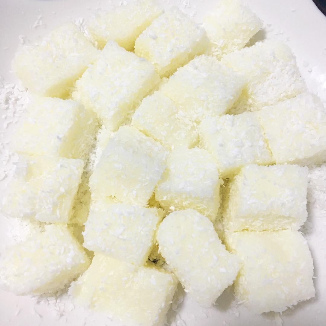 椰丝牛奶小方糕