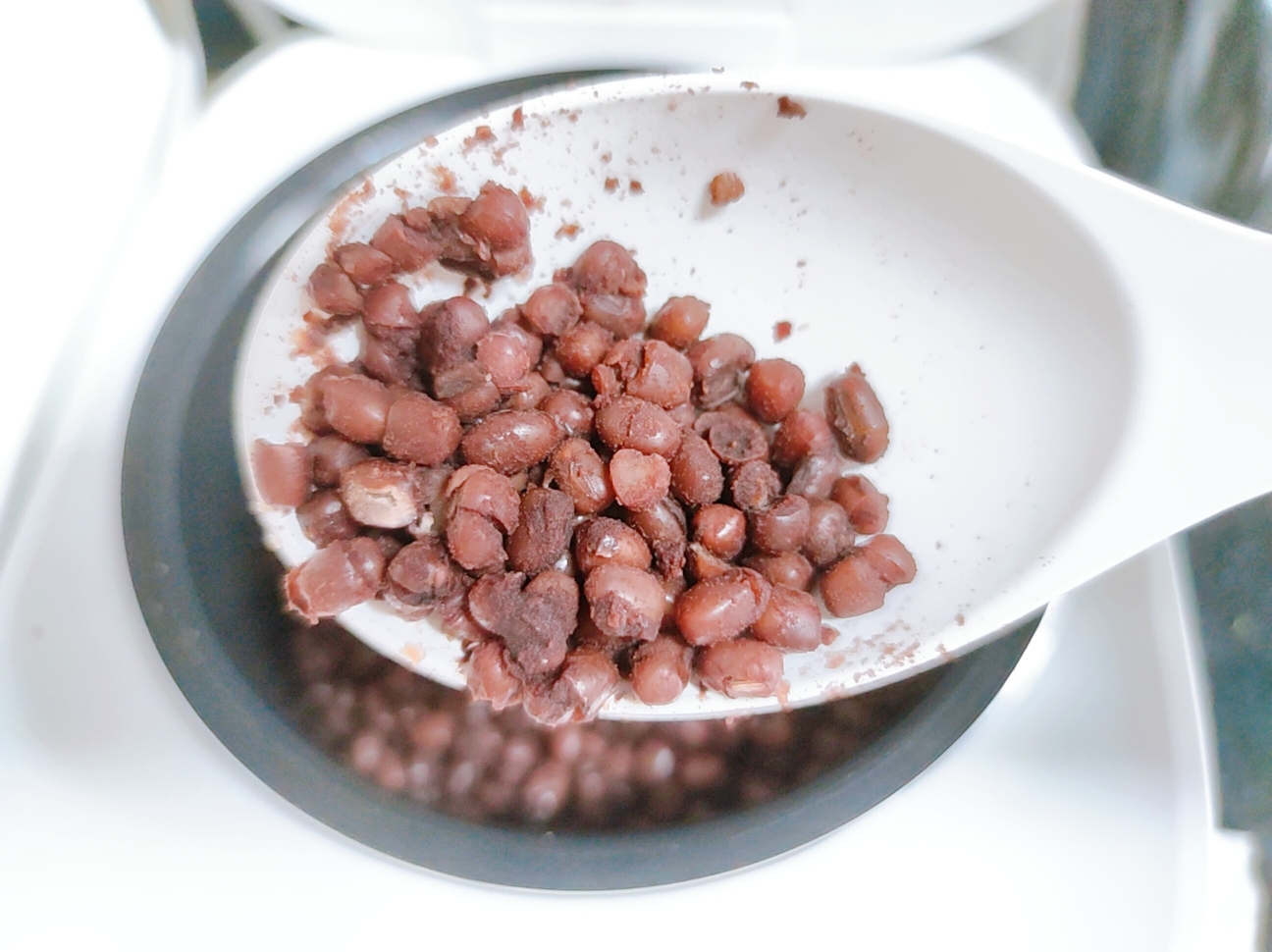 百搭甜品的「蜜红豆」 电饭煲懒人版的做法 步骤8