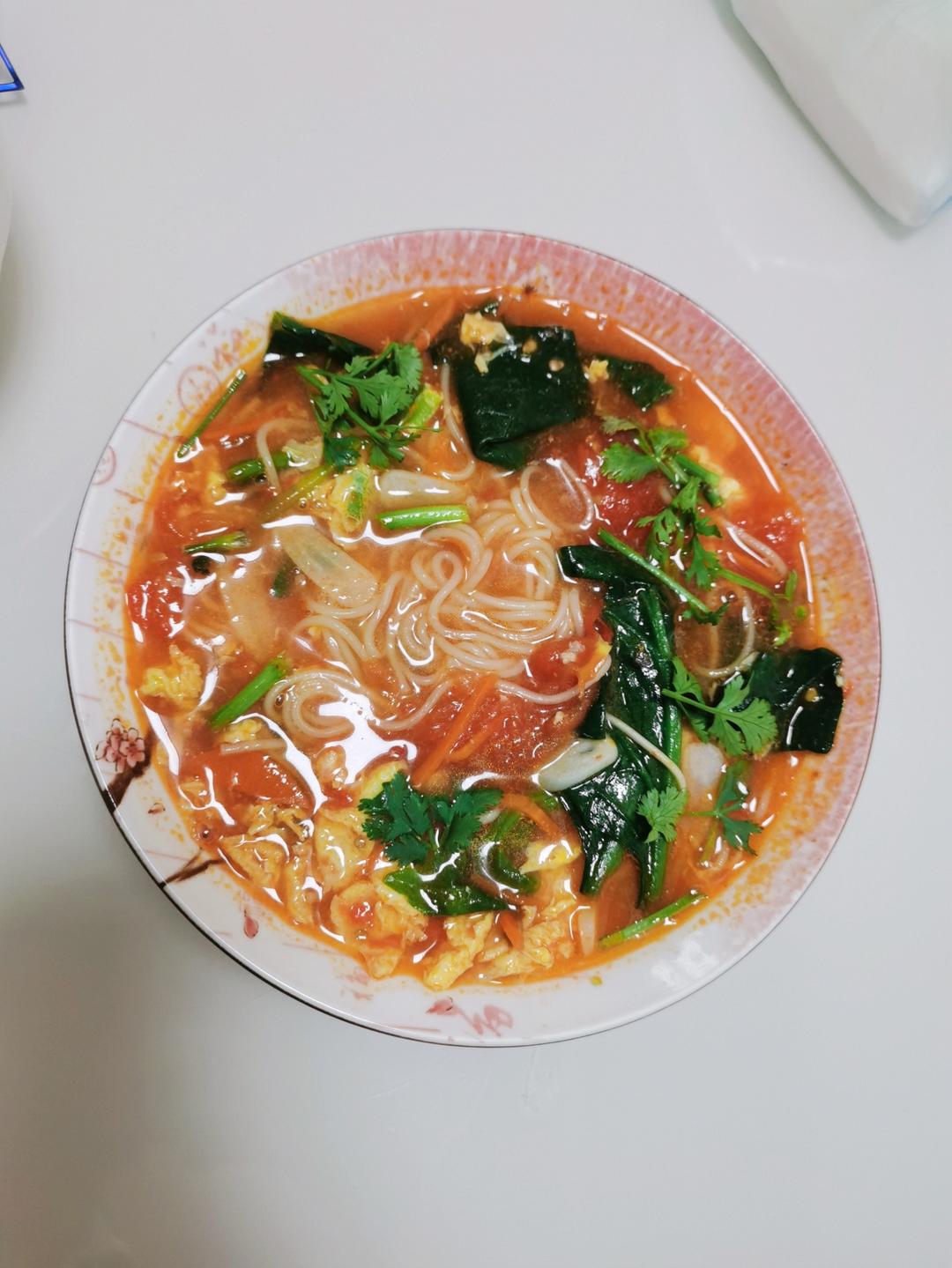 菠菜西红柿鸡蛋面