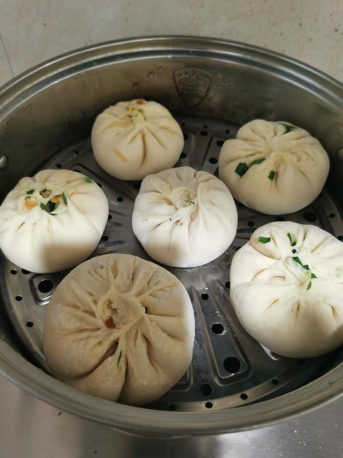 韭菜鸡蛋粉丝包的做法