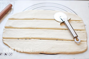 一次发酵，新手也能轻松做的【肉松面包卷】的做法 步骤5