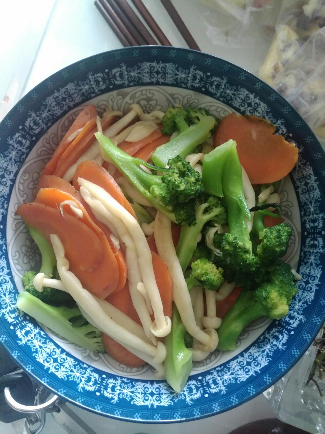 素炒蘑菇西兰花红萝卜