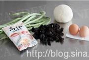 豆角榨菜素蒸饺的做法 步骤1