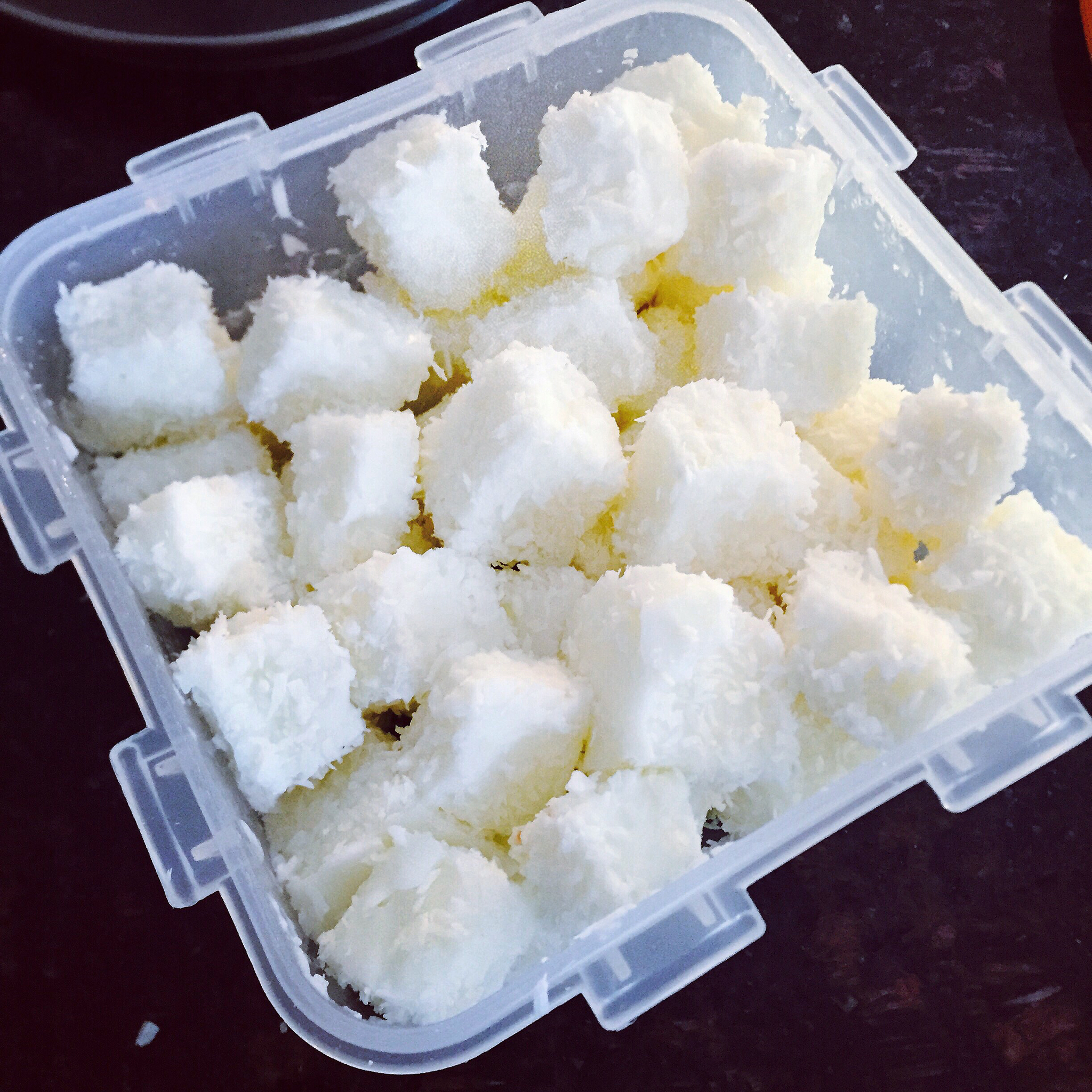 椰丝牛奶小方糕