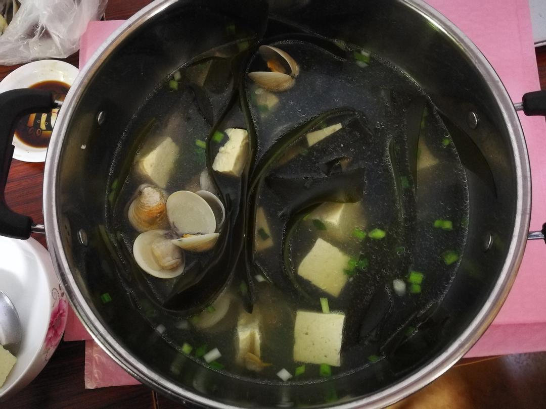 蛤蜊海带豆腐汤