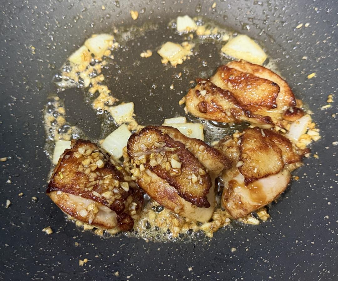 招牌菜蒜香黄油鸡排！