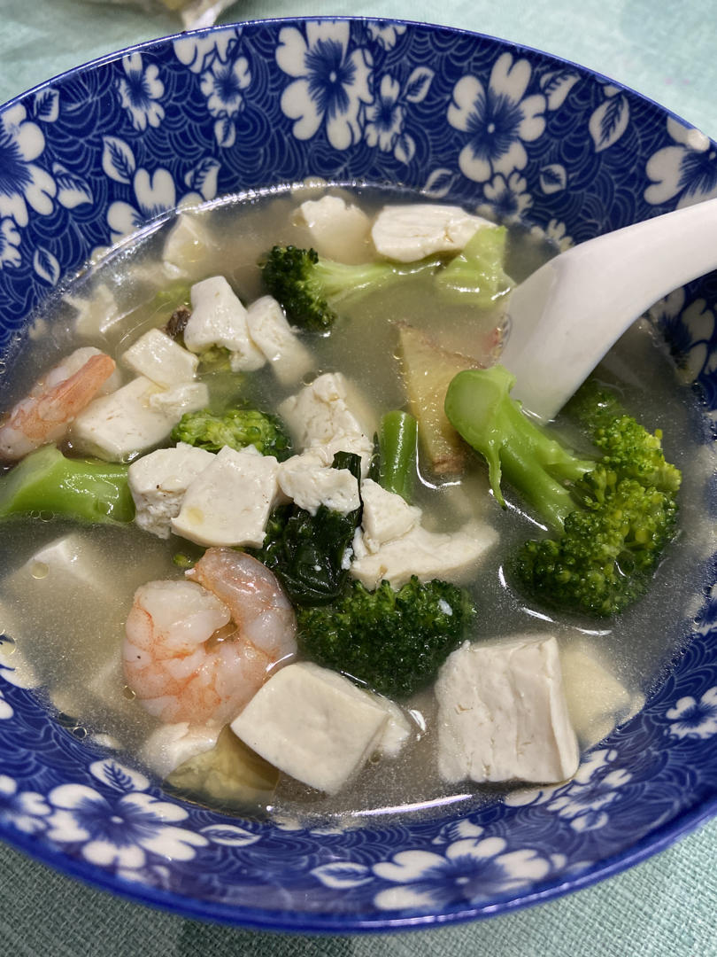 西兰花虾仁豆腐汤