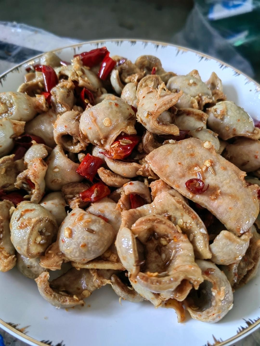 干锅辣炒鸡肚