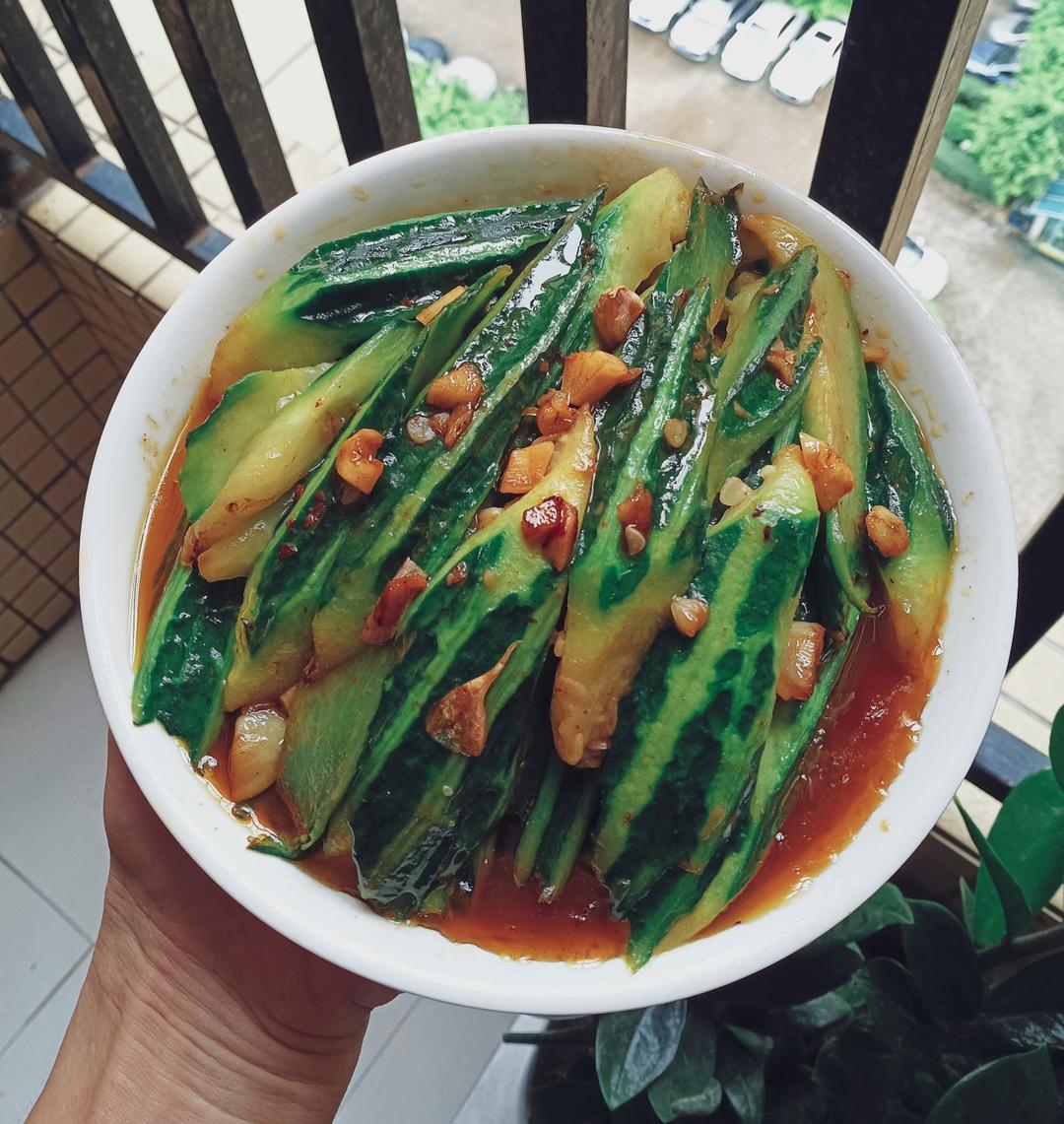 豆豉大蒜青椒的完美结合.香辣开胃.简直就是一道下饭神器！