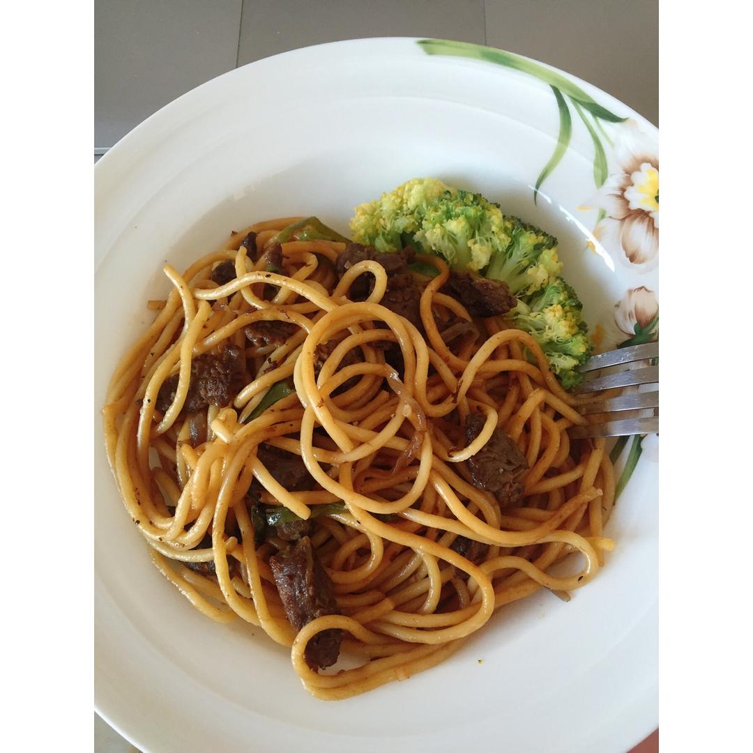 黑椒牛柳炒意面
