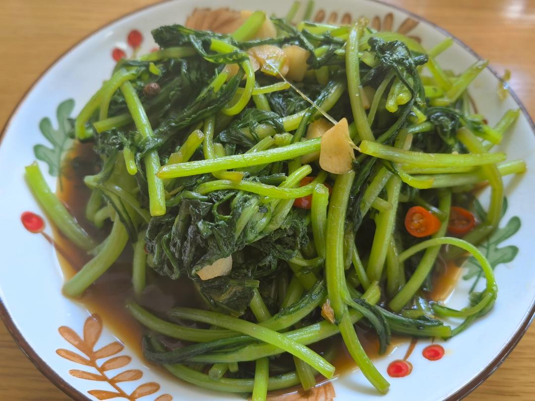 炒茼蒿（零失败巨好吃的快手菜）