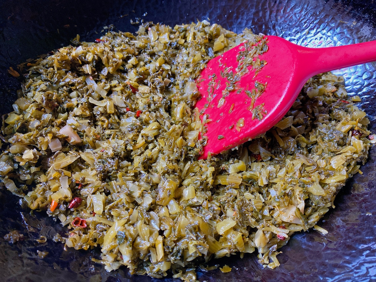 鲜笋的一种吃法与保存方法——笋丝雪菜与罐头的做法 步骤15