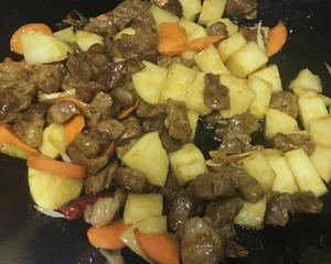 红烧牛肉炖土豆的做法 步骤4