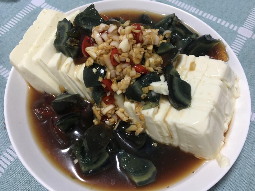 凉拌皮蛋豆腐