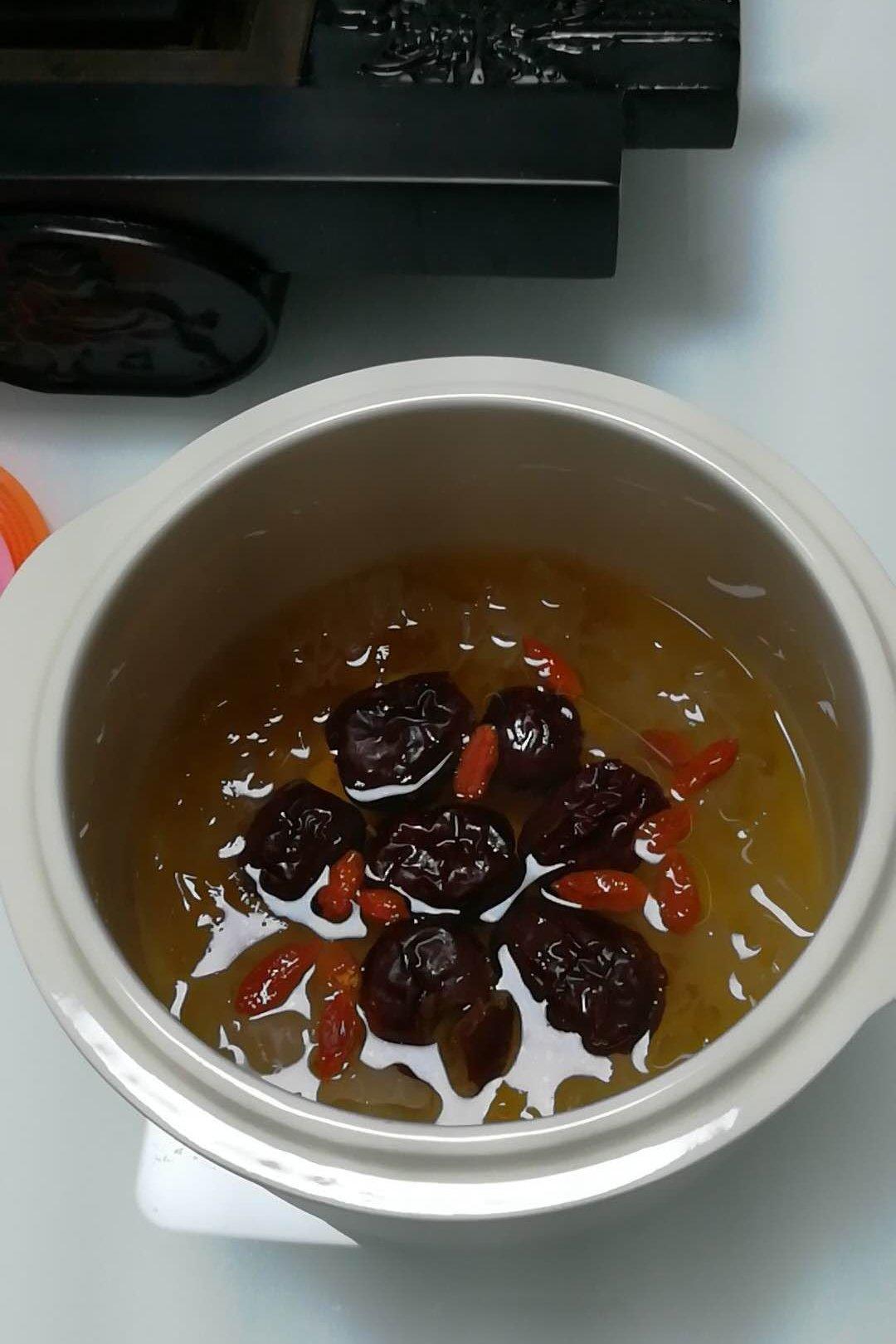 雪燕桃胶银耳羹