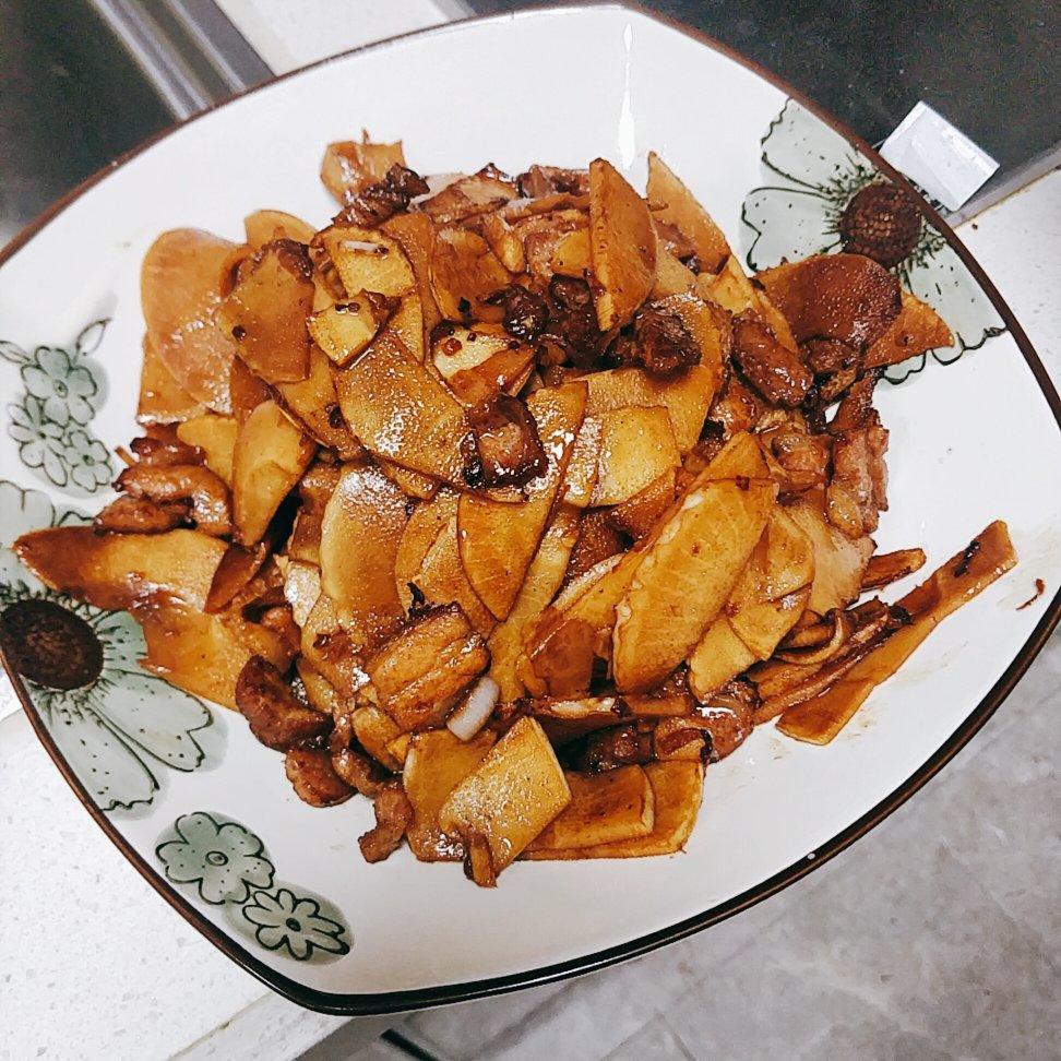 肉香笋鲜的春笋炒五花肉