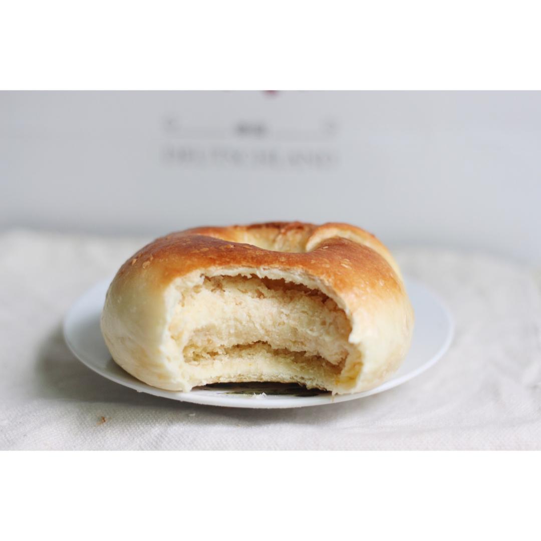 椰香奶酪夹心全麦橙皮贝果