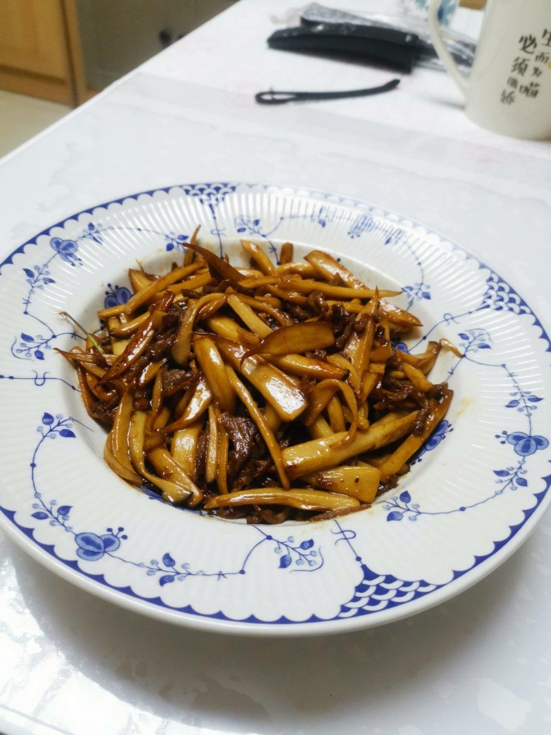 手撕杏鲍菇炒肉