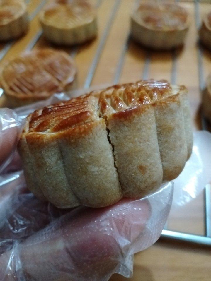 广式月饼—蛋黄莲蓉月饼