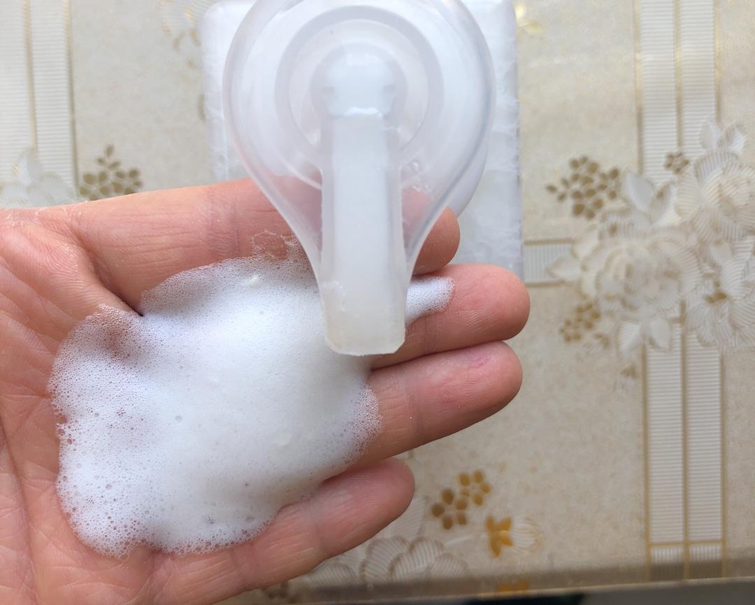 小贴士此款皂液就是肥皂味,如果想要有其他自需功效的,可以在搅拌成